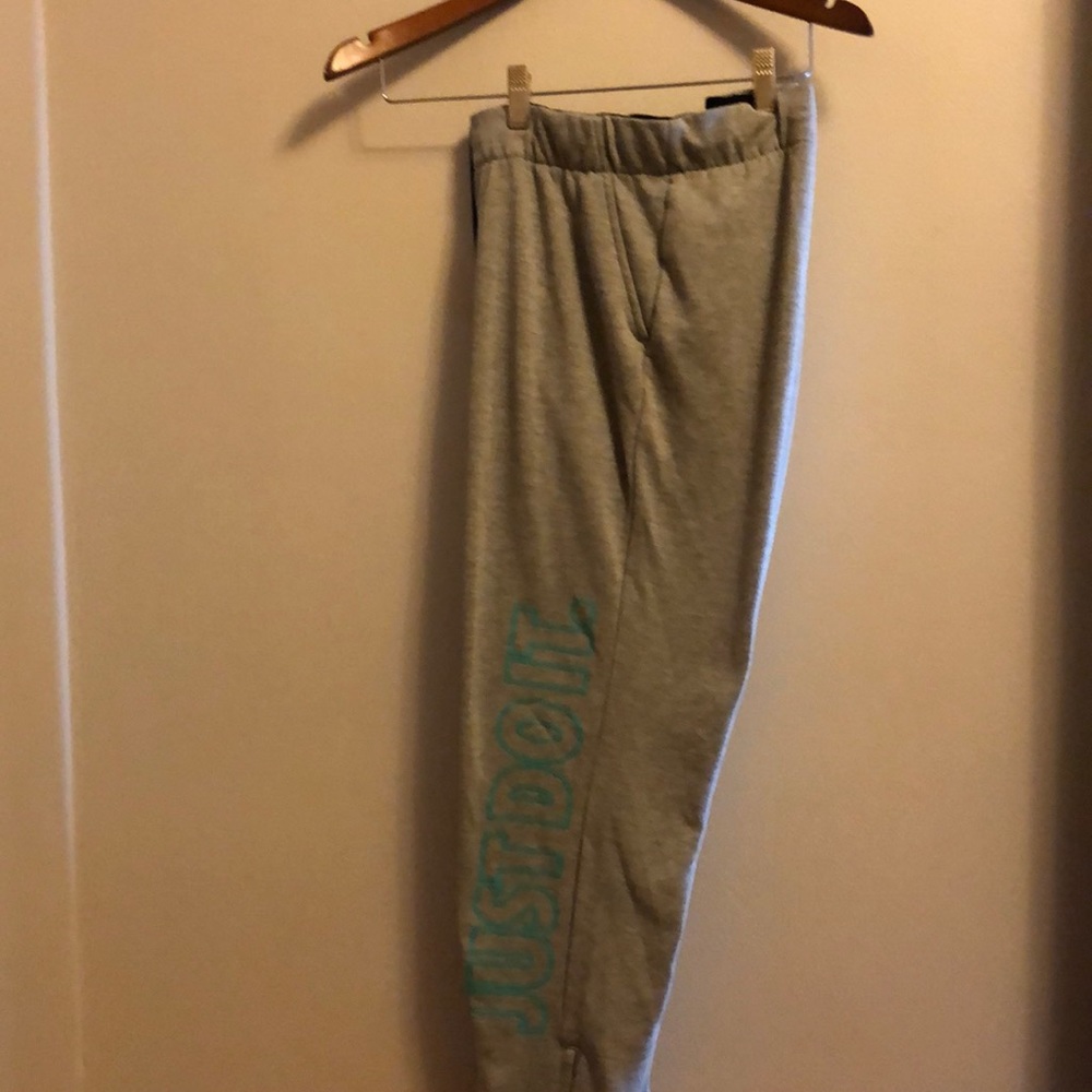 Nike joggers - Picture 2 of 6